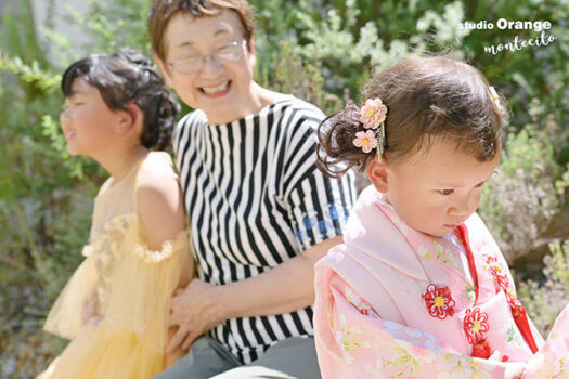 ３歳女の子着物を着て七五三撮影